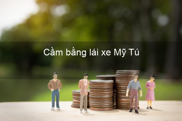 Cầm bằng lái xe Mỹ Tú Sóc Trăng